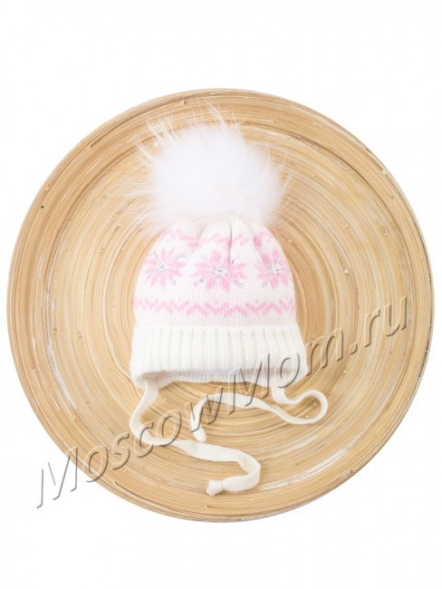 Молочная вязаная шапка Миалт с розовыми узорами и меховым белым помпоном