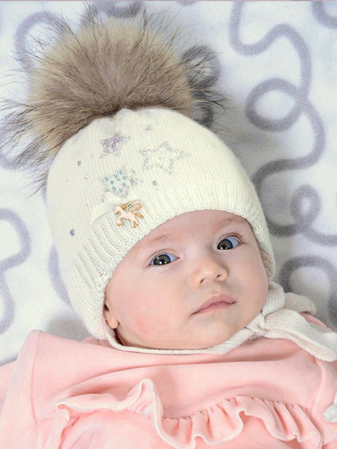 Белая шапочка для новорожденной девочки Конфитюр