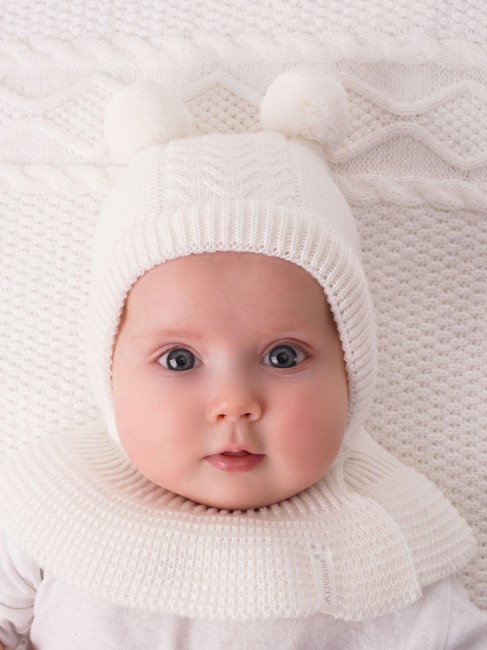 Белая шапка для новорожденных Капор Шоколадка